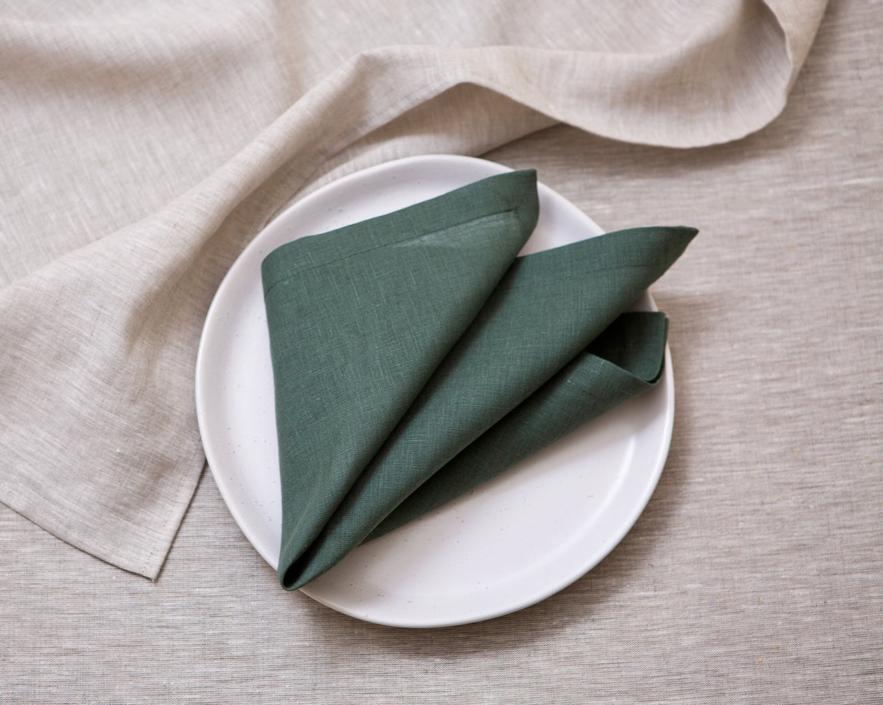 Organic linen napkins in basil color exude elegance and natural beauty. The soft, muted green shade of basil lends a touch of tranquility and sophistication to any table setting. This color choice has a subtle yet impactful influence on people. Green is often associated with harmony, balance, and renewal, evoking a sense of calmness and connection to nature.
