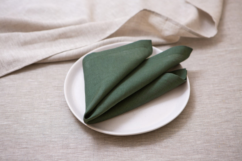 Bring a fresh, nature-inspired look to your table with basil green organic linen napkins. Washable, reusable, and perfect for any occasion. Holiday home decor. Mother's day gift. Easter table decor.