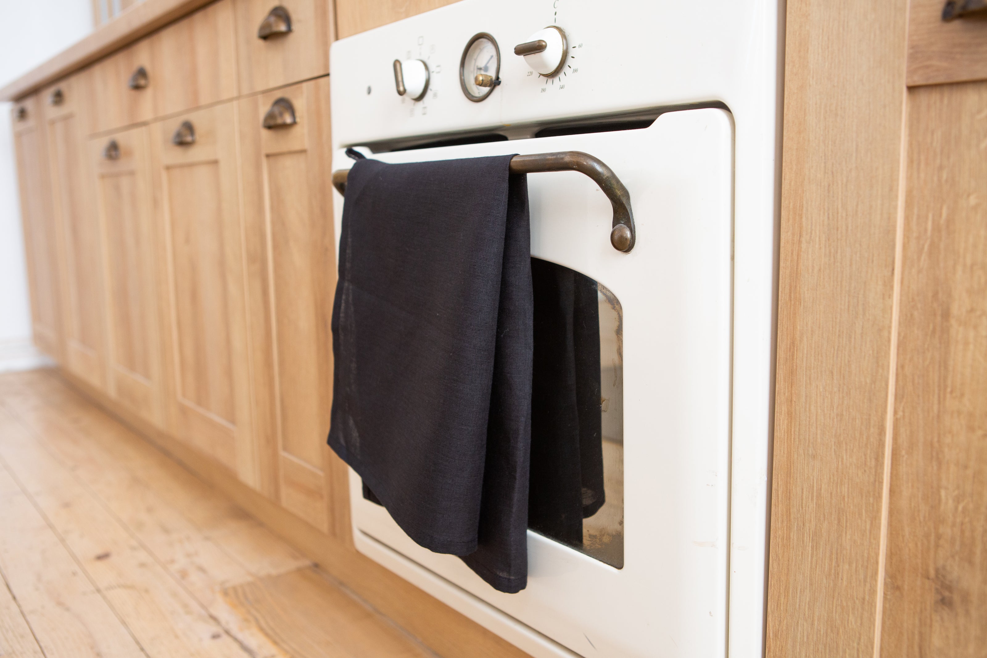 Elegant black linen towel – a perfect gift for Christmas, housewarming, or Halloween, combining functionality with refined design.