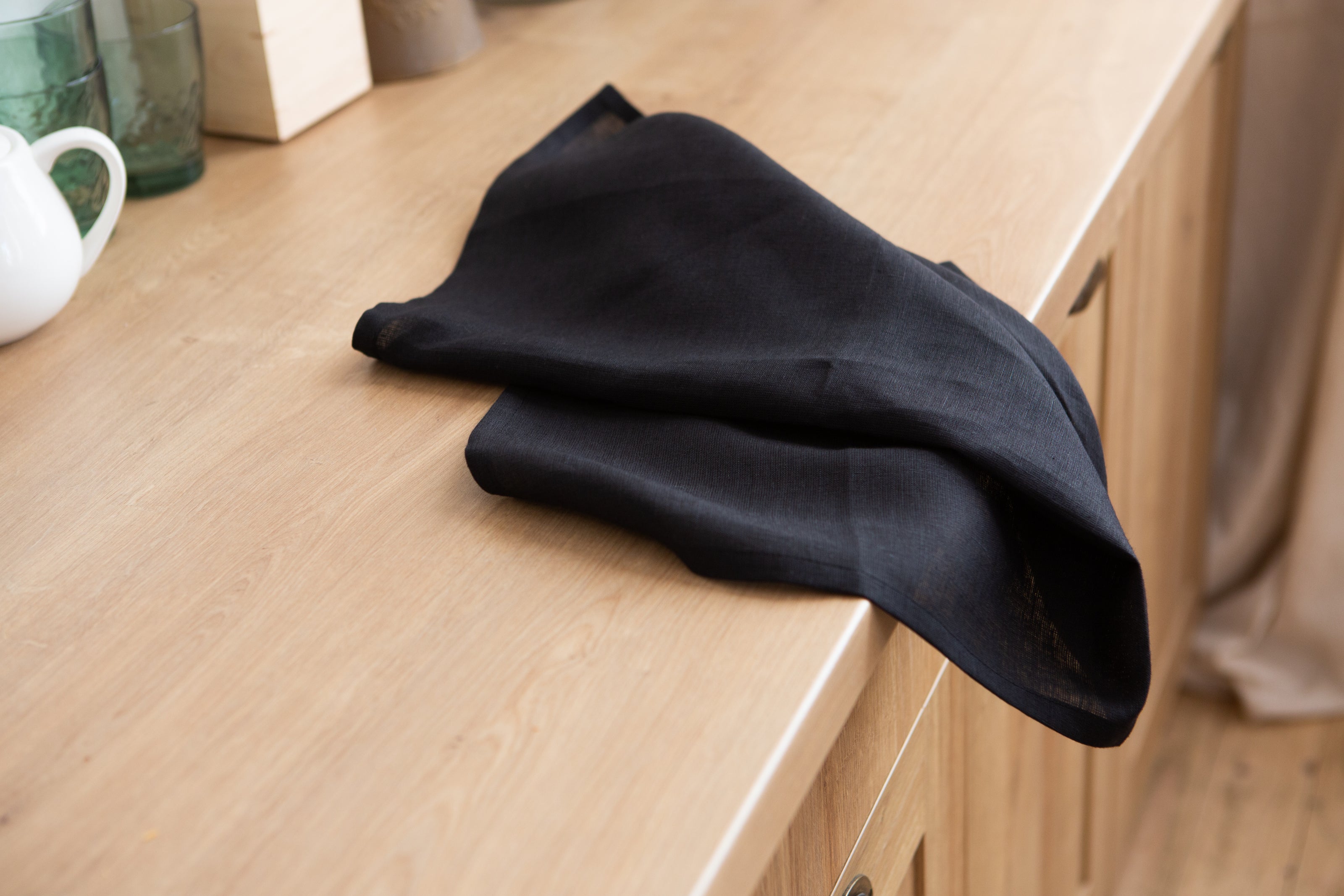 Black organic linen towel – a perfect gift for Christmas, housewarming, or Halloween, combining functionality with refined design.