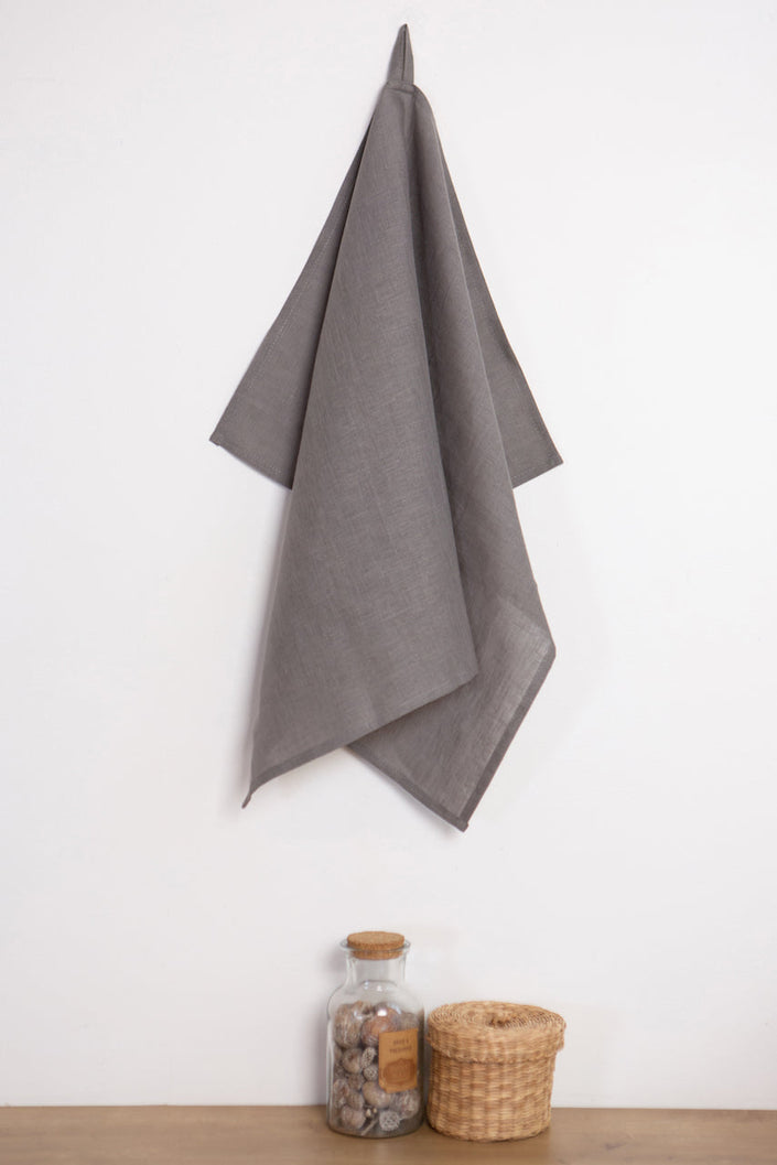 Grey organic linen towel – a timeless and eco-friendly home decor piece. Made from 100% pure European linen, it's highly absorbent, durable, and stylish. A perfect zero-waste gift for Halloween, Christmas, Thanksgiving, New Year, Valentine’s, and Mother’s Day. Ideal for a modern kitchen or bathroom.