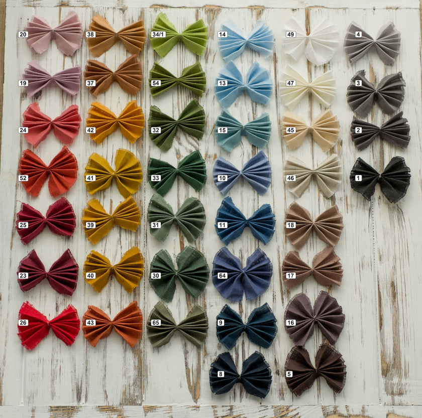 CoolLinen linen color chart 2026 with numbered fabric swatches – choose your table runner color