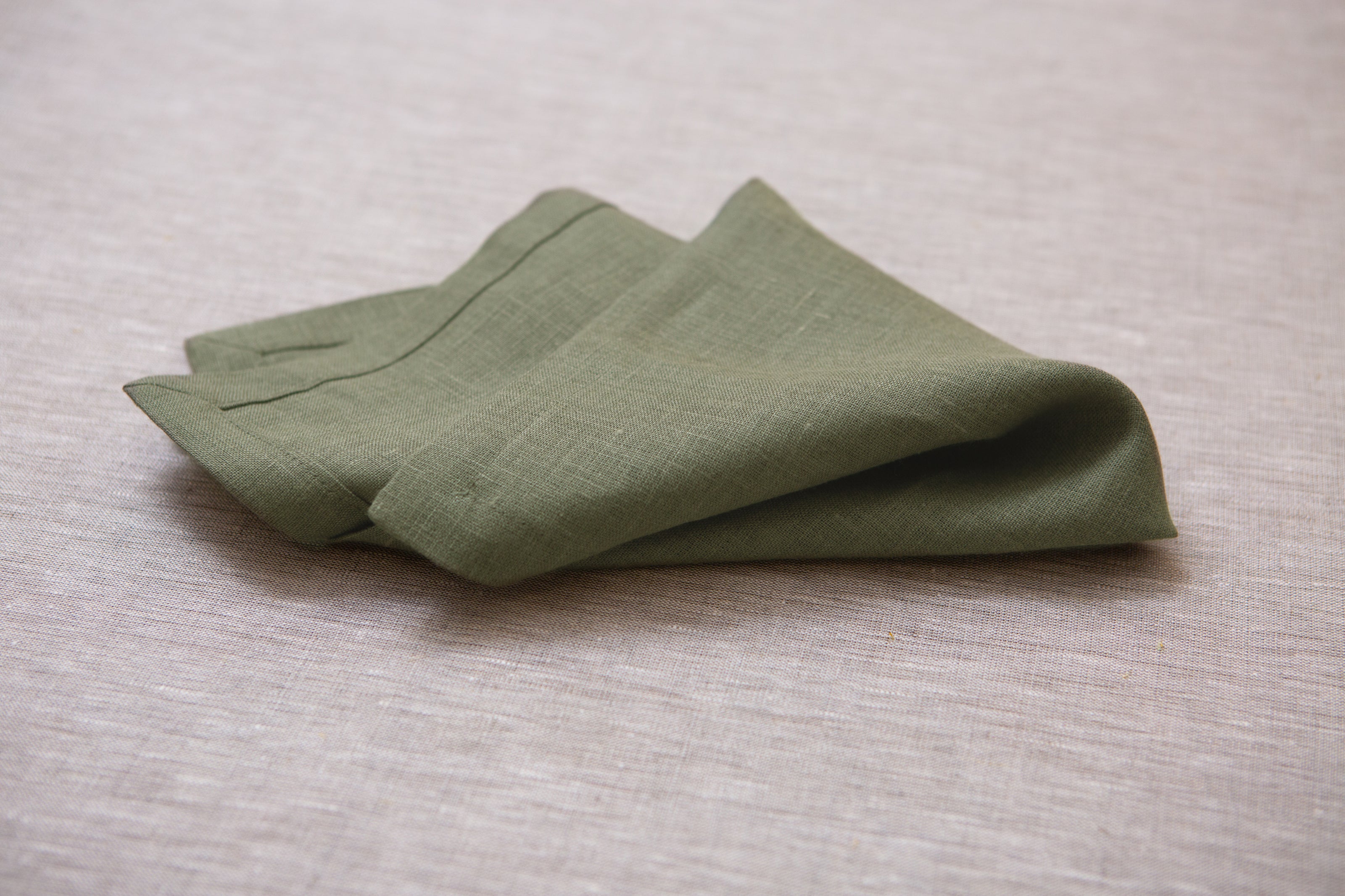 Chic and sustainable sage linen napkins with mitered corners—crafted for those who appreciate quality, style, and eco-conscious living. A perfect addition to Easter brunch, Mother’s Day tea, or a festive New Year’s dinner.