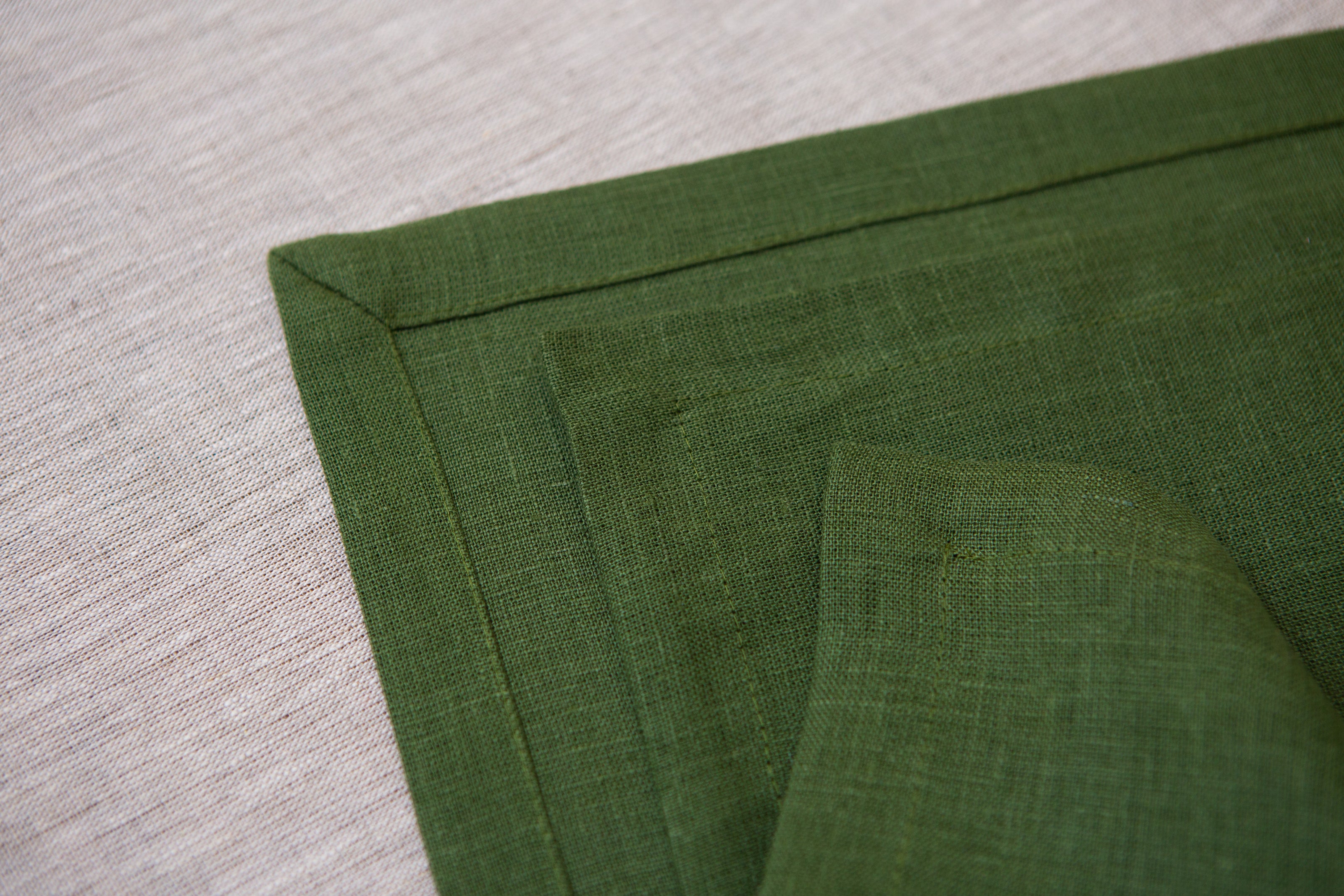 Elevate your table setting with organic green linen napkins—perfect for Christmas feasts, Easter brunches, and Mother’s Day gatherings. A sustainable, stylish gift for any home.