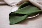 Elegant green linen napkins—soft, durable, and zero waste. Ideal for special moments like Easter brunch, Christmas dinner, or a cozy Mother’s Day tea. A perfect gift for those who love natural beauty.