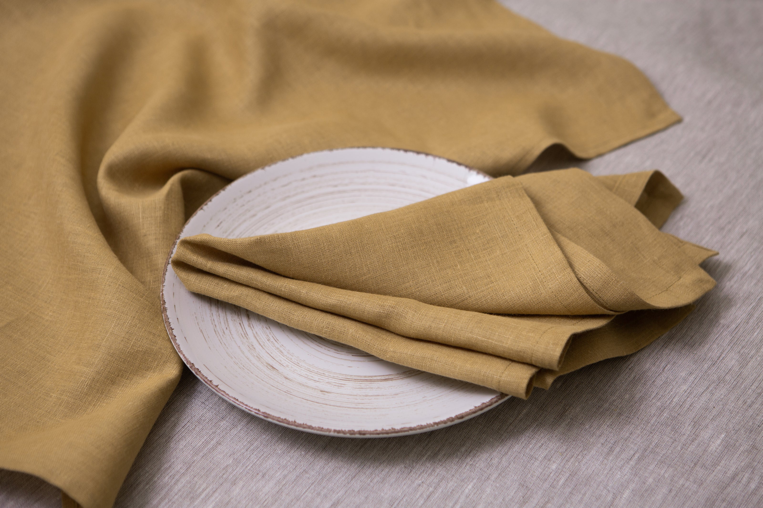 Charming honey linen napkins – an eco-friendly and sophisticated choice for your special events, including Christmas and New Year.