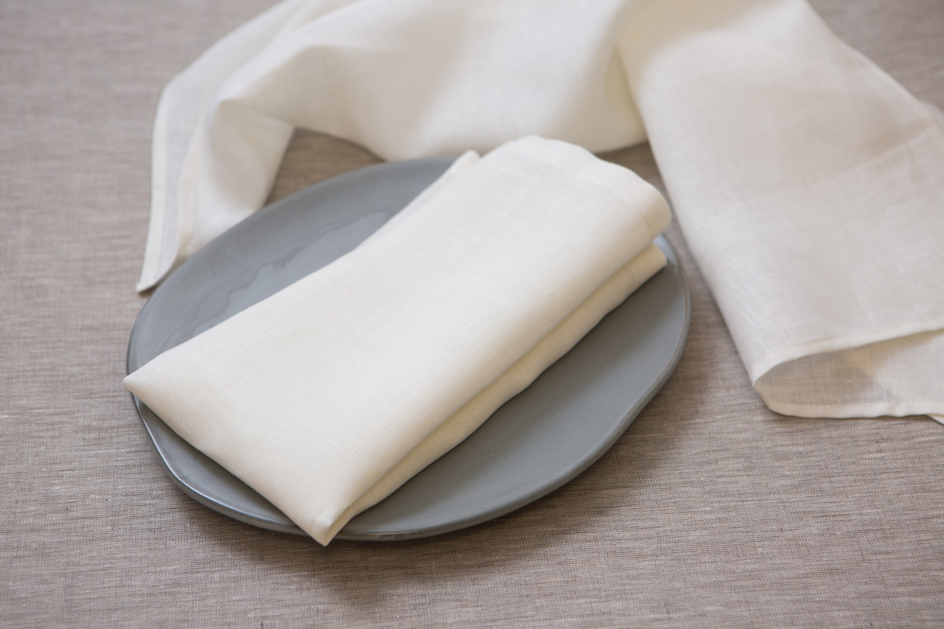 Washable organic white linen napkins hand made crafted from 100% natural fabric. Worldwide delivery. Holiday linen gift. Home decor. 