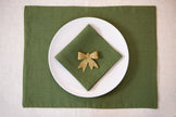 Green linen placemats for a natural touch this Christmas & New Year. Eco-friendly, washable, and elegant for festive dinners.