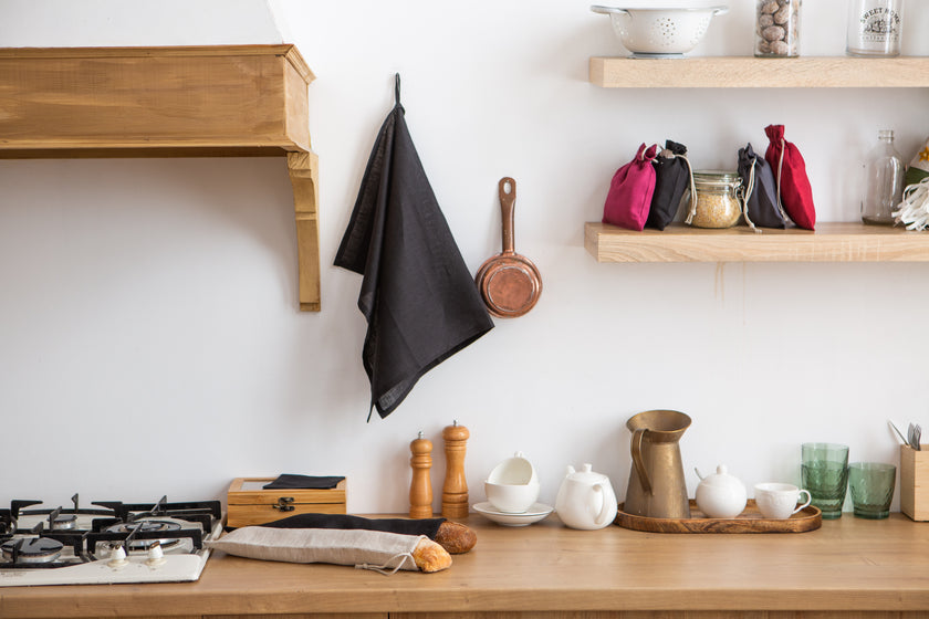 Handcrafted black linen towel – durable, washable, and a stylish zero-waste addition to your bath or kitchen.