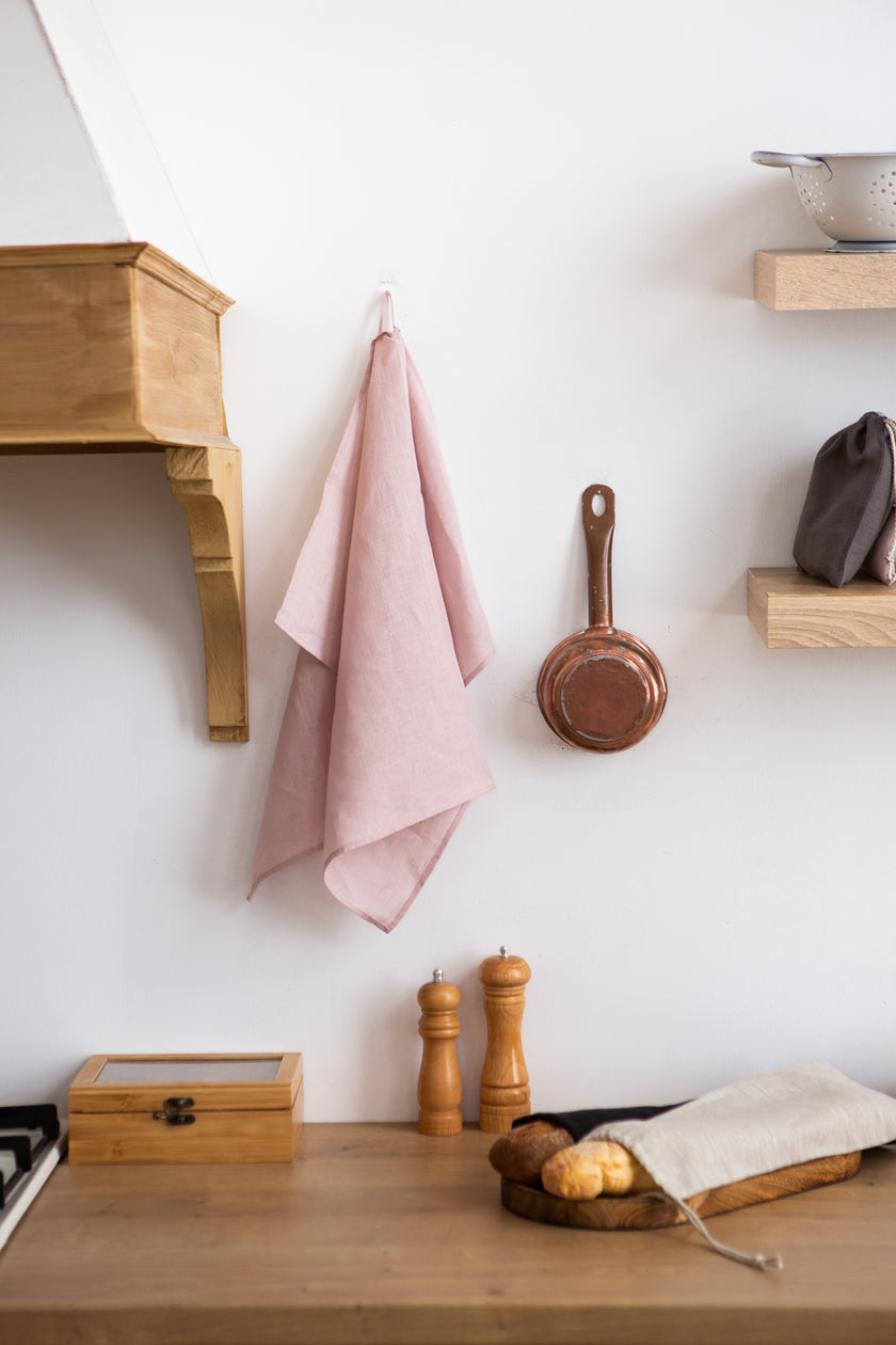 Soft Pink Opal organic linen towel – machine washable, long-lasting, and a perfect gift for Mother’s Day, Christmas, or housewarming.