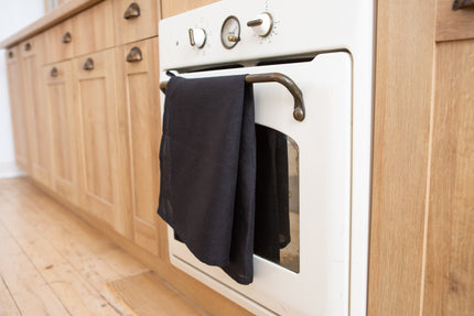 Elegant black linen towel – a perfect gift for Christmas, housewarming, or Halloween, combining functionality with refined design.