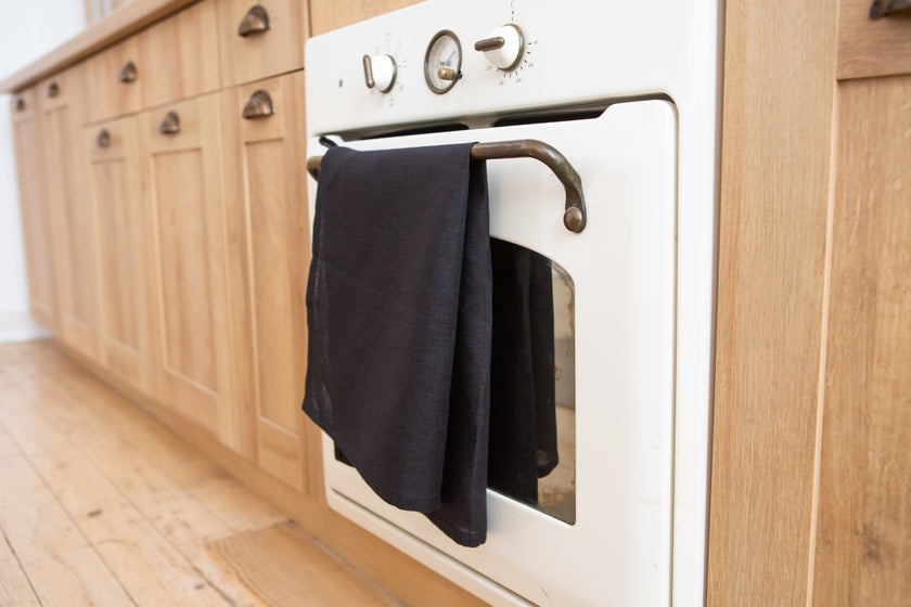 Elegant black linen towel – a perfect gift for Christmas, housewarming, or Halloween, combining functionality with refined design.