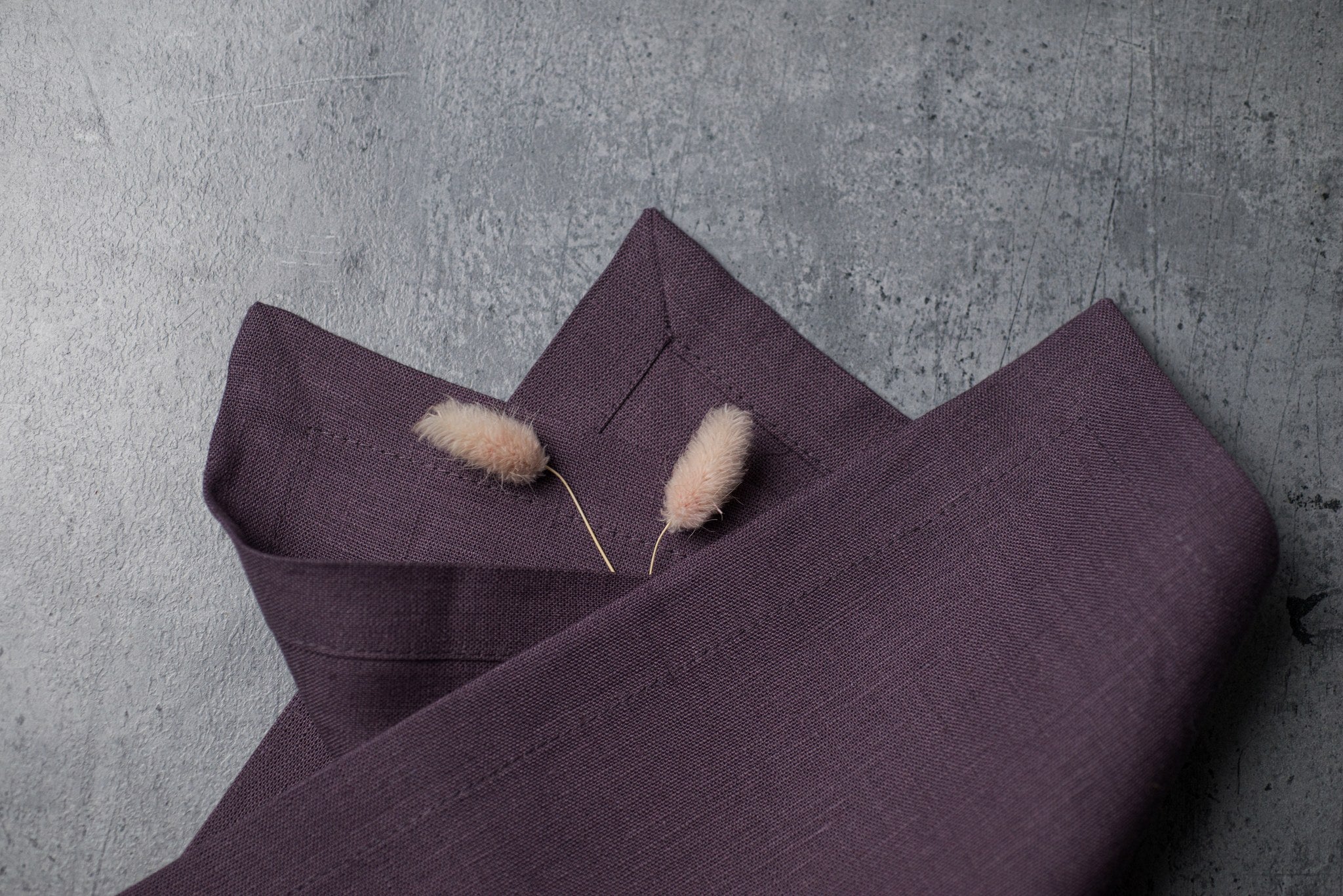Fog linen fabric close-up with mitered hem corner – CoolLinen color 16. Fog
