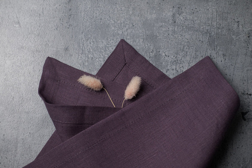 Fog linen fabric close-up with mitered hem corner – CoolLinen color 16. Fog
