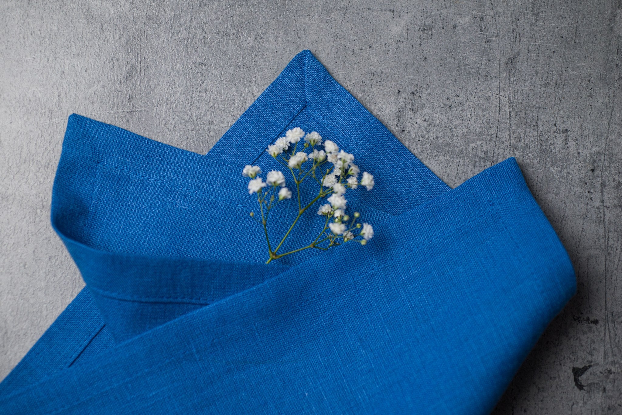 Electric linen fabric close-up with mitered hem corner – CoolLinen color 57. Electric