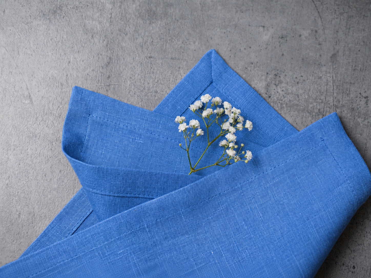 Electric linen fabric close-up with mitered hem corner – CoolLinen color 57. Electric